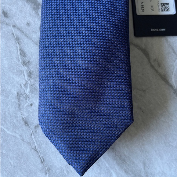 NWT BOSS HUGO BOSS mens neck tie in open blue subtle pattern silk - Picture 2 of 6